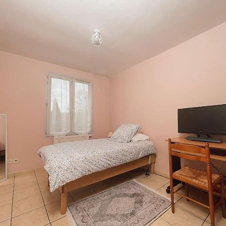 Ferienwohnung La Perle Rose Only Women Femmes Uniquement Vénissieux Exterior foto